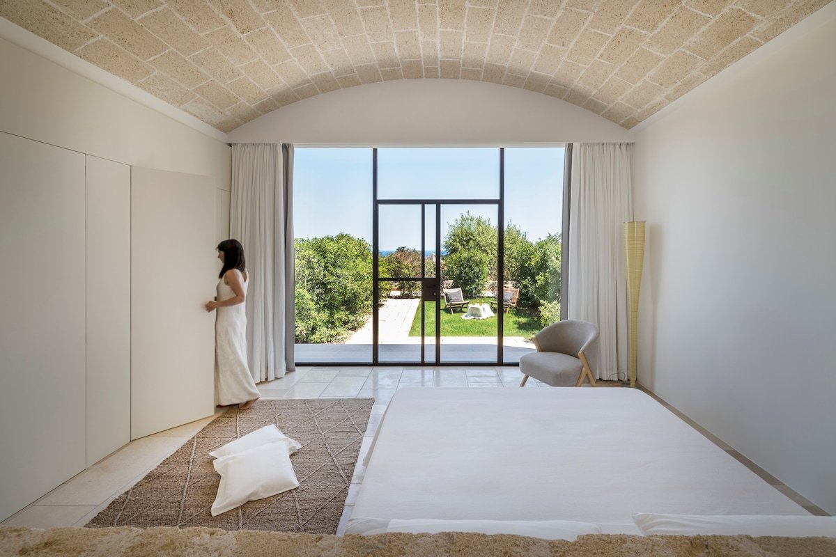 Amazing villa with seaview, pool, garden, wood. gallery image 3