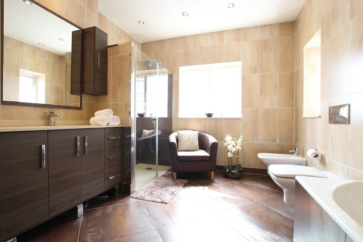 Spacious family house-amazing garden&opposite park gallery image 5