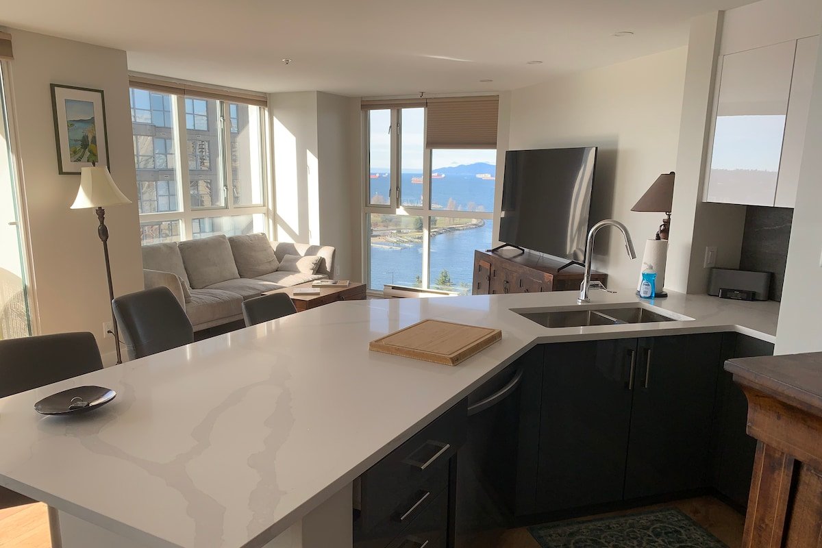 Sunset Beach Apt. Amazing Ocean Views gallery image 2