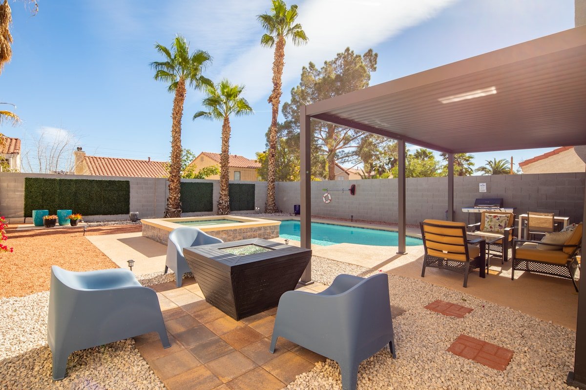 Backyard Heaven,20m from Strip! Cozy! Pool & Spa! gallery image 2