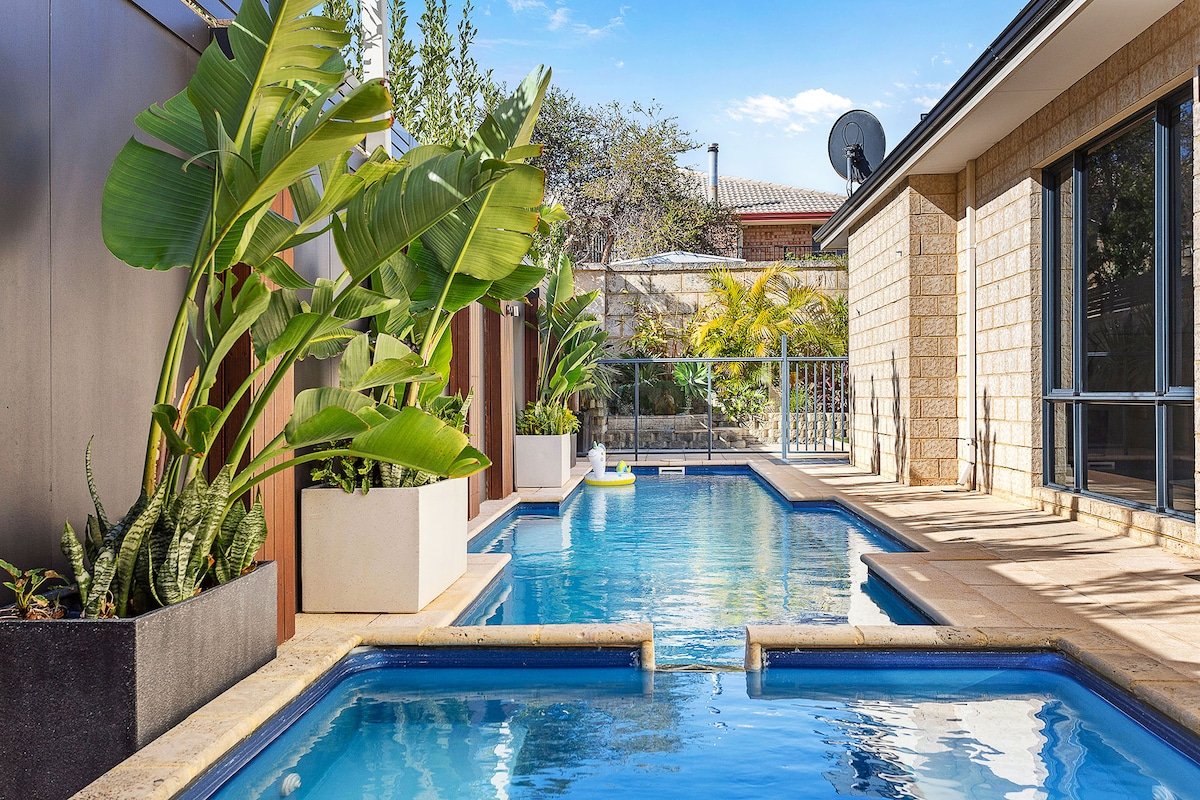 Coastal Luxe: Pool, Sauna, Kids Paradise gallery image 3