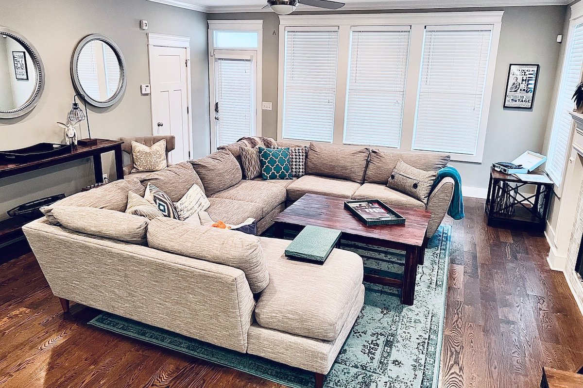 Grove House~ 12South ~Comfy like Home! Roofdeck! gallery image 3