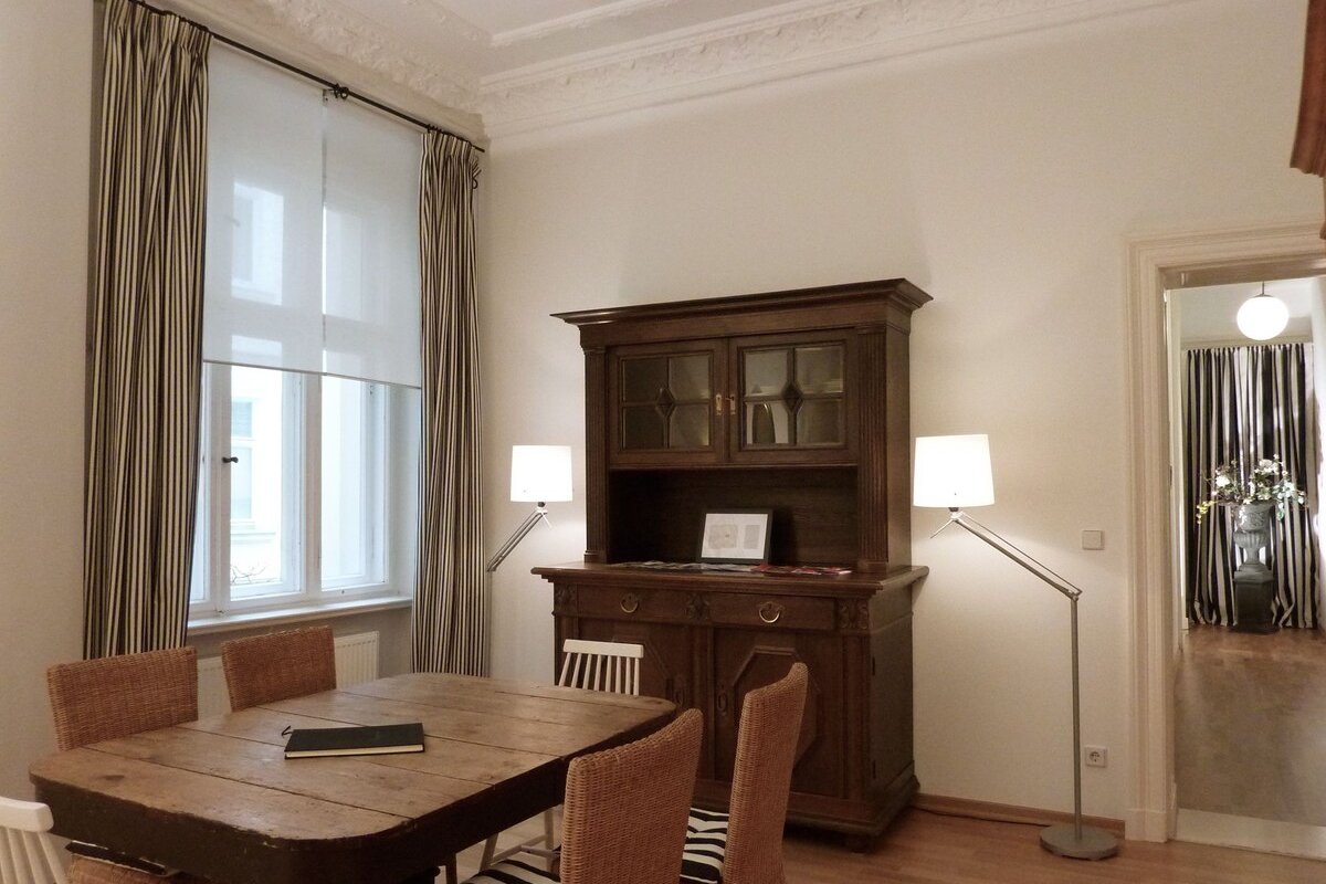 Elegant 4 Room Apartment with 2 Bathrooms gallery image 4