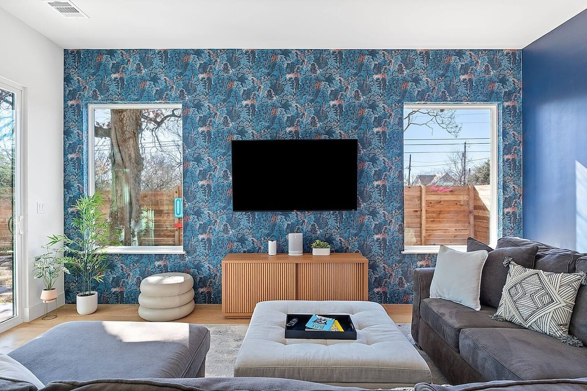 Howdy House | Heated Pool | Gas Grill | Sleep16+ gallery image 2