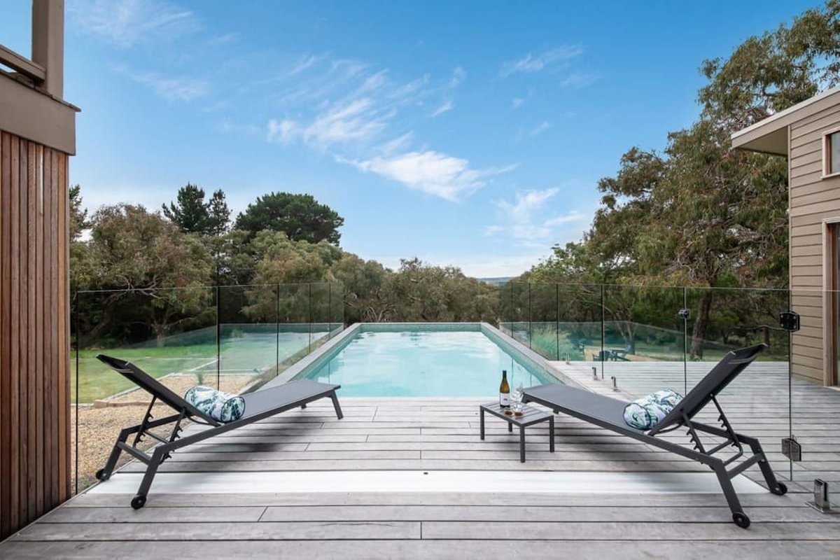 Long View – Heated Pool in Red Hill gallery image 2