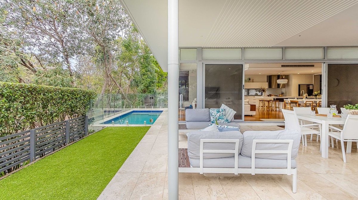 The Beach House -Nth Point Ave- Beachfront home gallery image 2