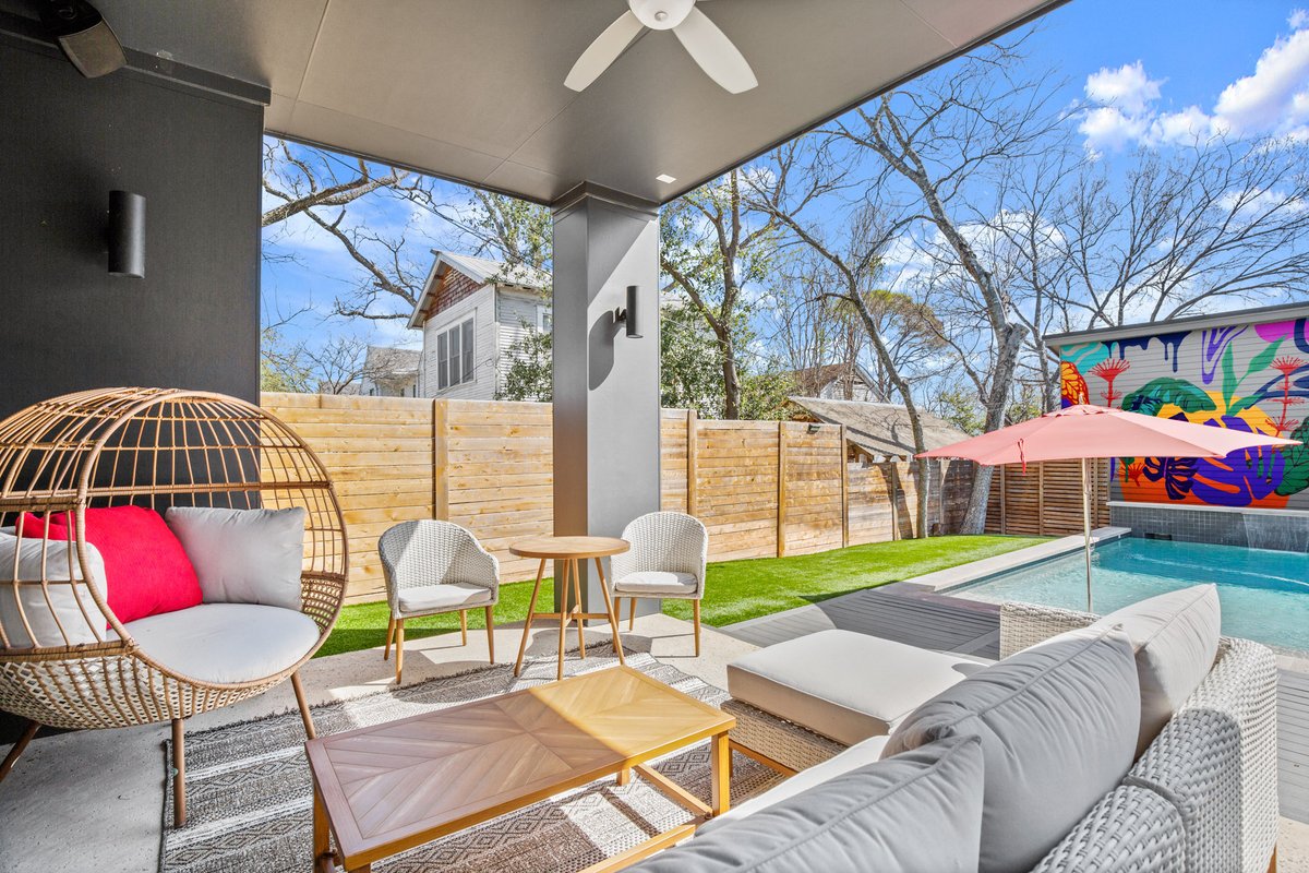 Modern Urban Oasis w/ Pool, Jacuzzi & City Views