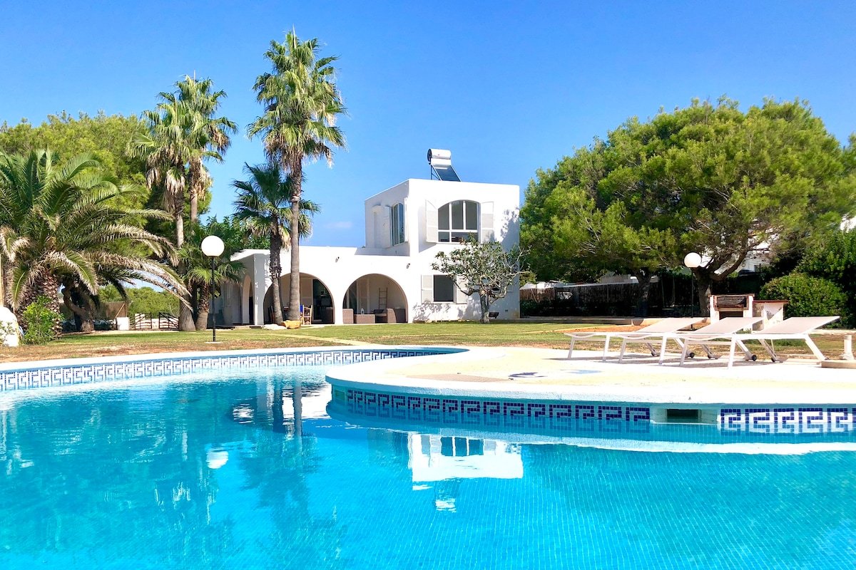 Beautiful 4 bedrooms house stunning sea view gallery image 5