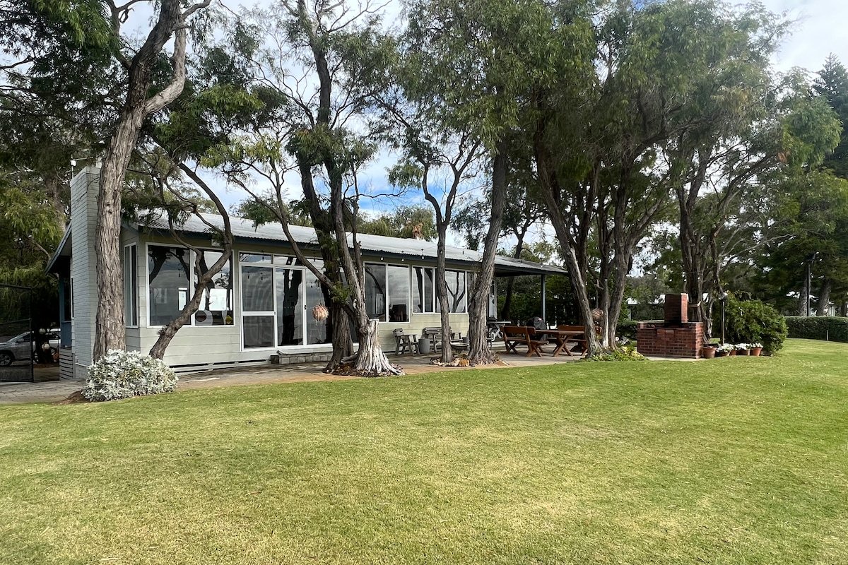 Sea’esta Sands- Absolute Beachfront Family Retreat gallery image 4