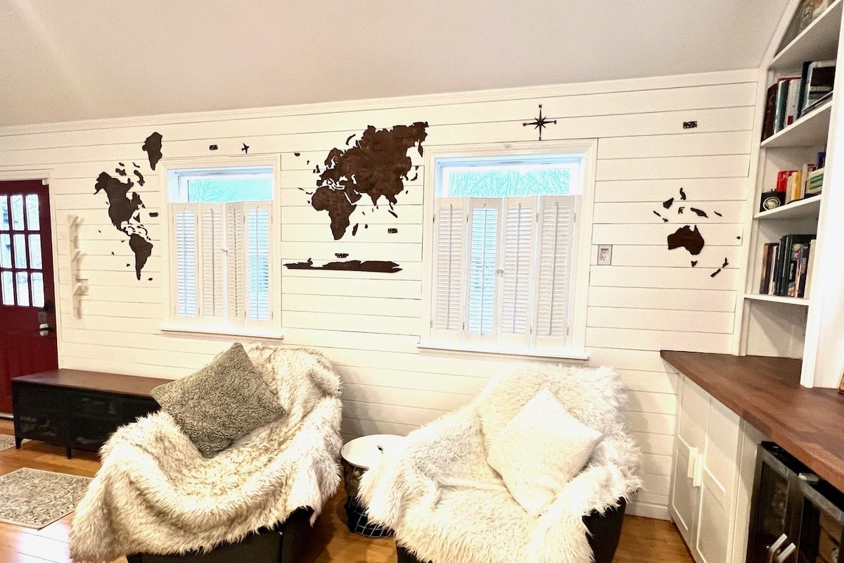 Entire Home w/Backyard & Hot Tub, Close to Beaches gallery image 4