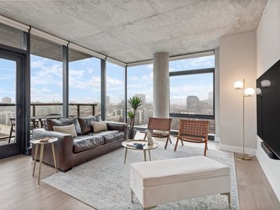 West Loop Oasis: Skyline Views + Prime Location