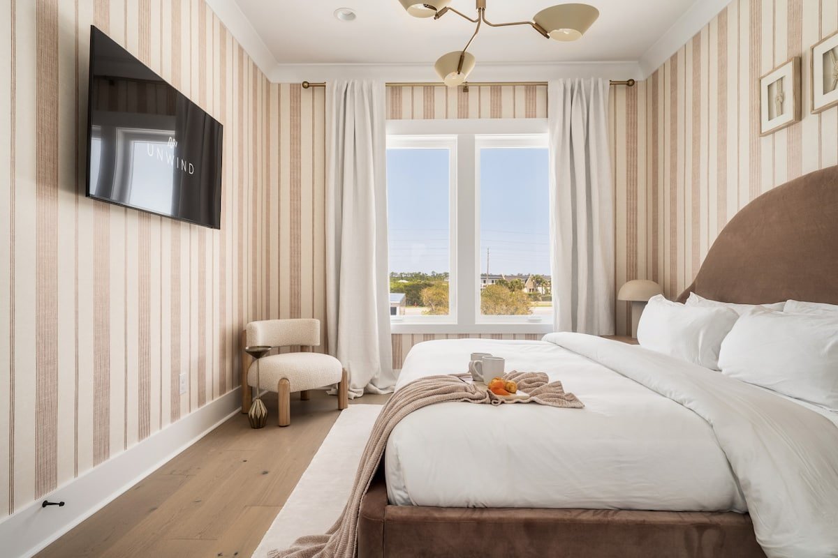 Miramare – Beachfront Luxury w/ Pool & Elevator gallery image 3