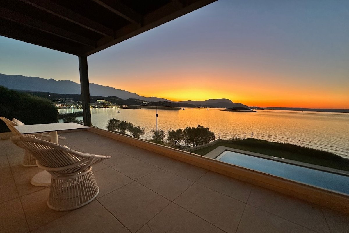 200mt to Beach*Heated Pool * Sea Front * Jacuzzi * gallery image 5