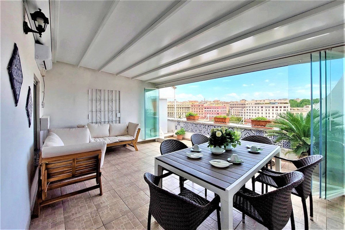 Penthouse with panoramic terrace at the Colosseum gallery image 3