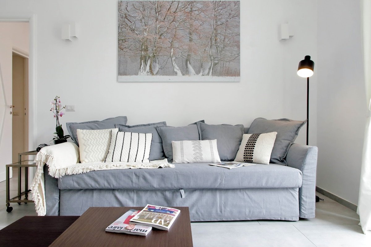 Bright Apartment Cupolone View near Vatican gallery image 3