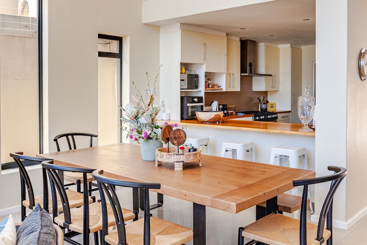 Baynest Villa Hout Bay 6 sleeper – backup power gallery image 4