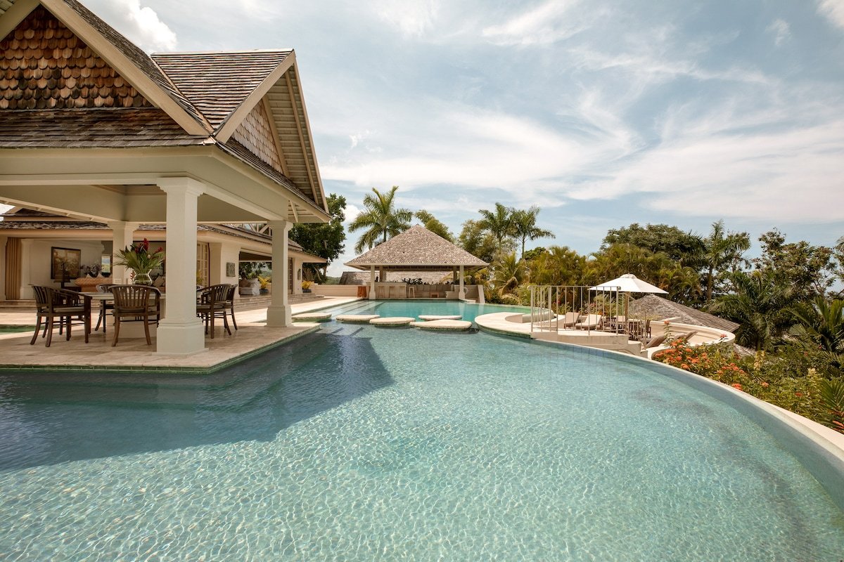 Silent Waters Villa – 9 Bedroom Estate – Two Pools gallery image 3