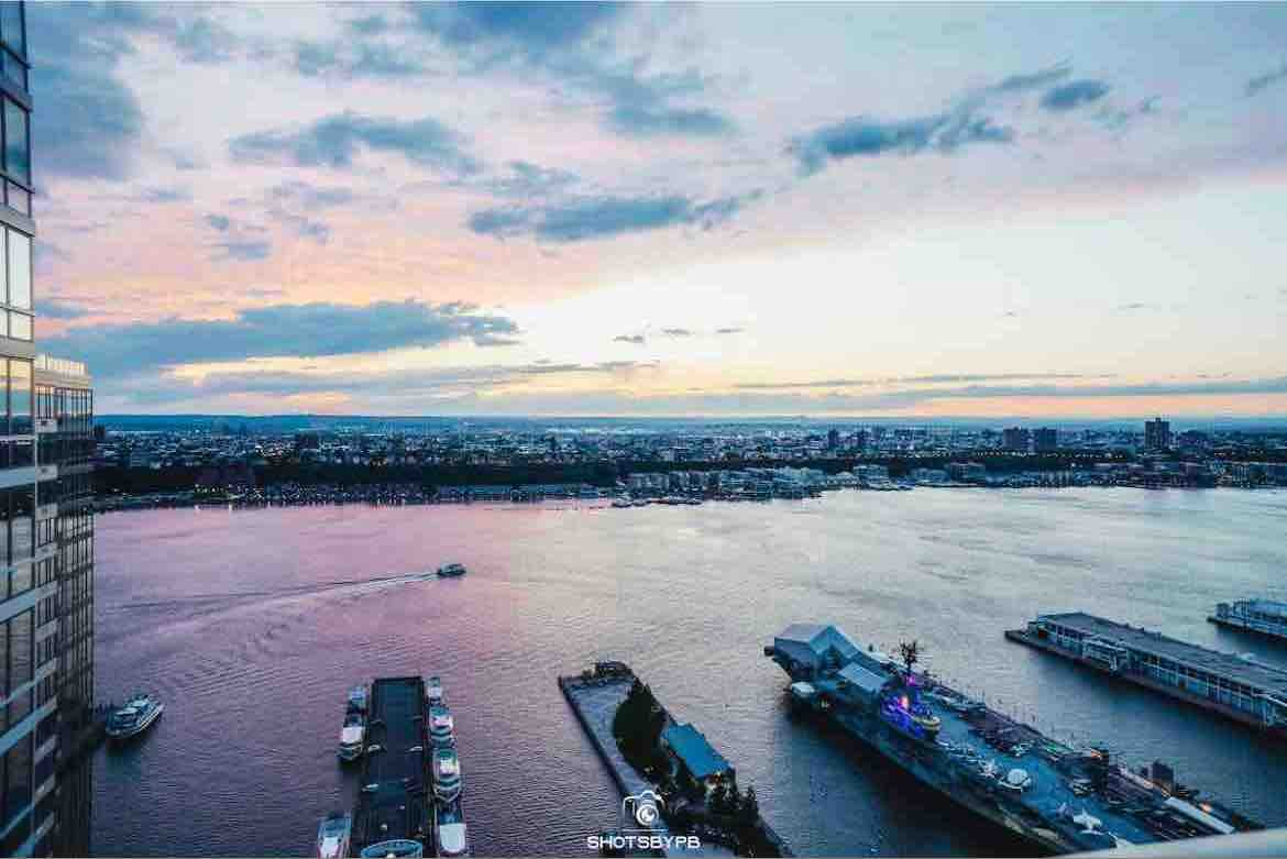 Luxury 2 Bedroom High-Rise Apartment Times Square gallery image 2