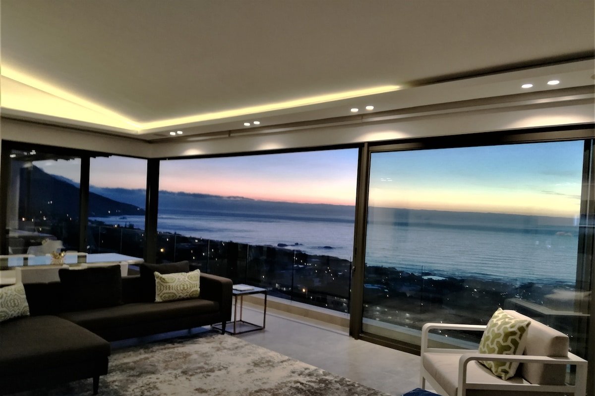 PENTHOUSE IN CAMPS BAY WITH FANTASTIC VIEW gallery image 4