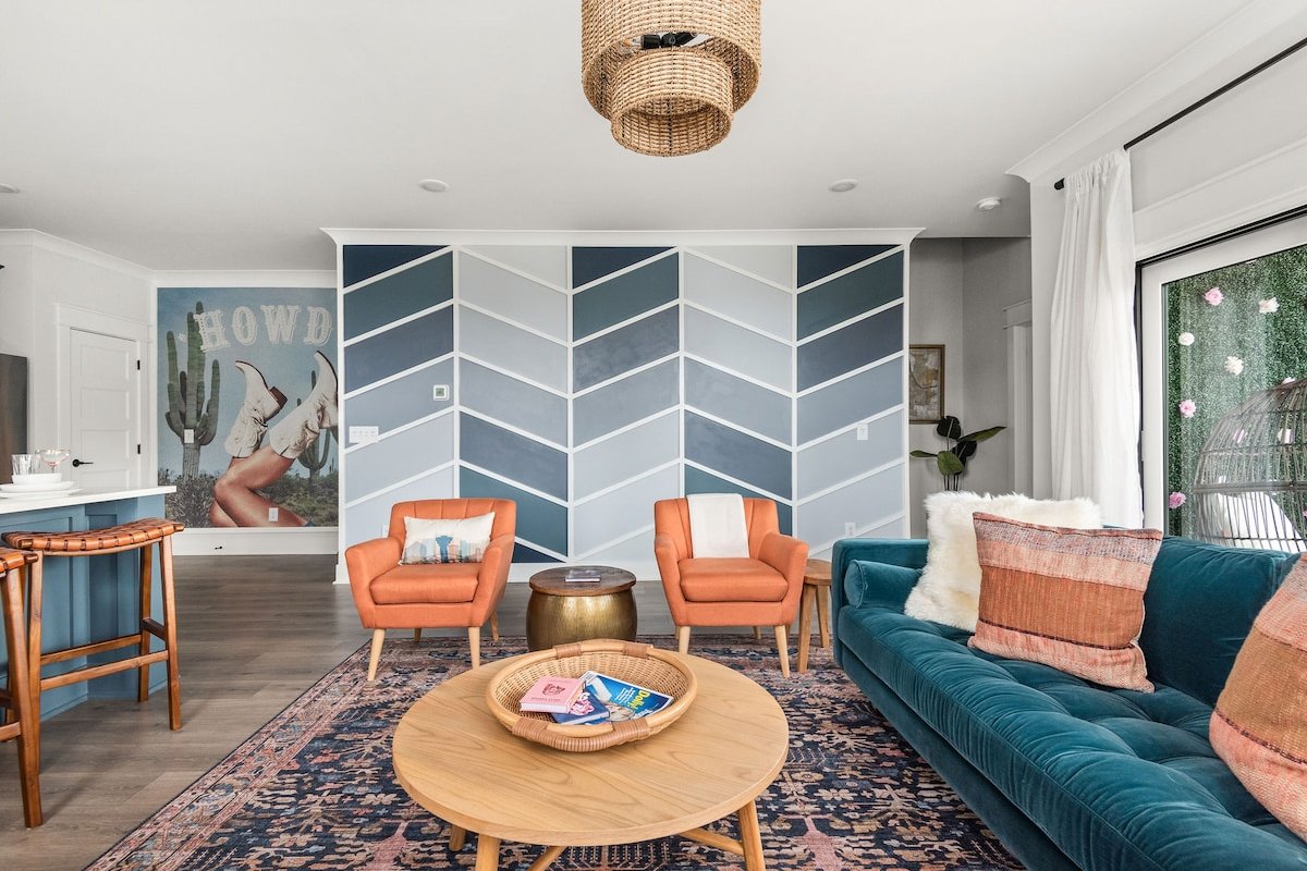 *Mins to Broadway*Bachelorettes Welcome*Sleeps 12+ gallery image 2