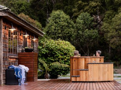 Hand-Built Eco Luxe Cottage | Outdoor Hot Tub