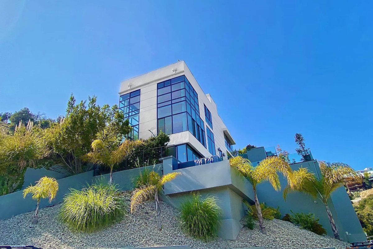 The Hollywood Hills Glass House gallery image 4