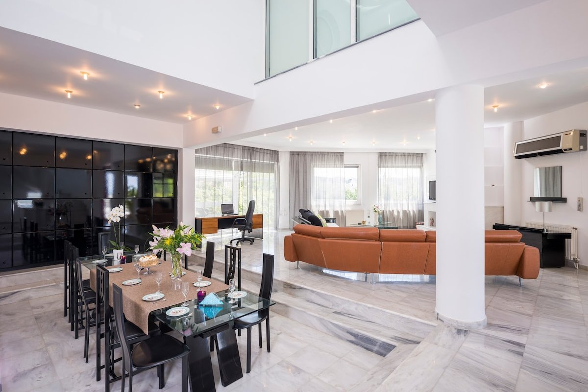 Deep Dive Pool Villa gallery image 3