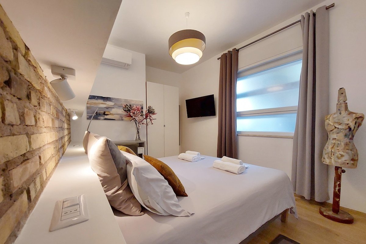 Aventino contemporary apartment gallery image 3