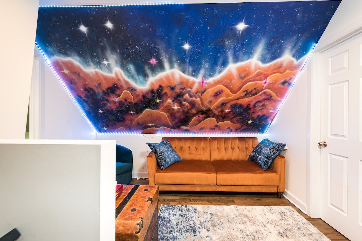 Charming & Comfy Gem ~ 10 Mins to Downtown ~Patio! gallery image 2