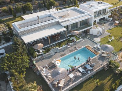 Breathtakig views – heated pool – sauna