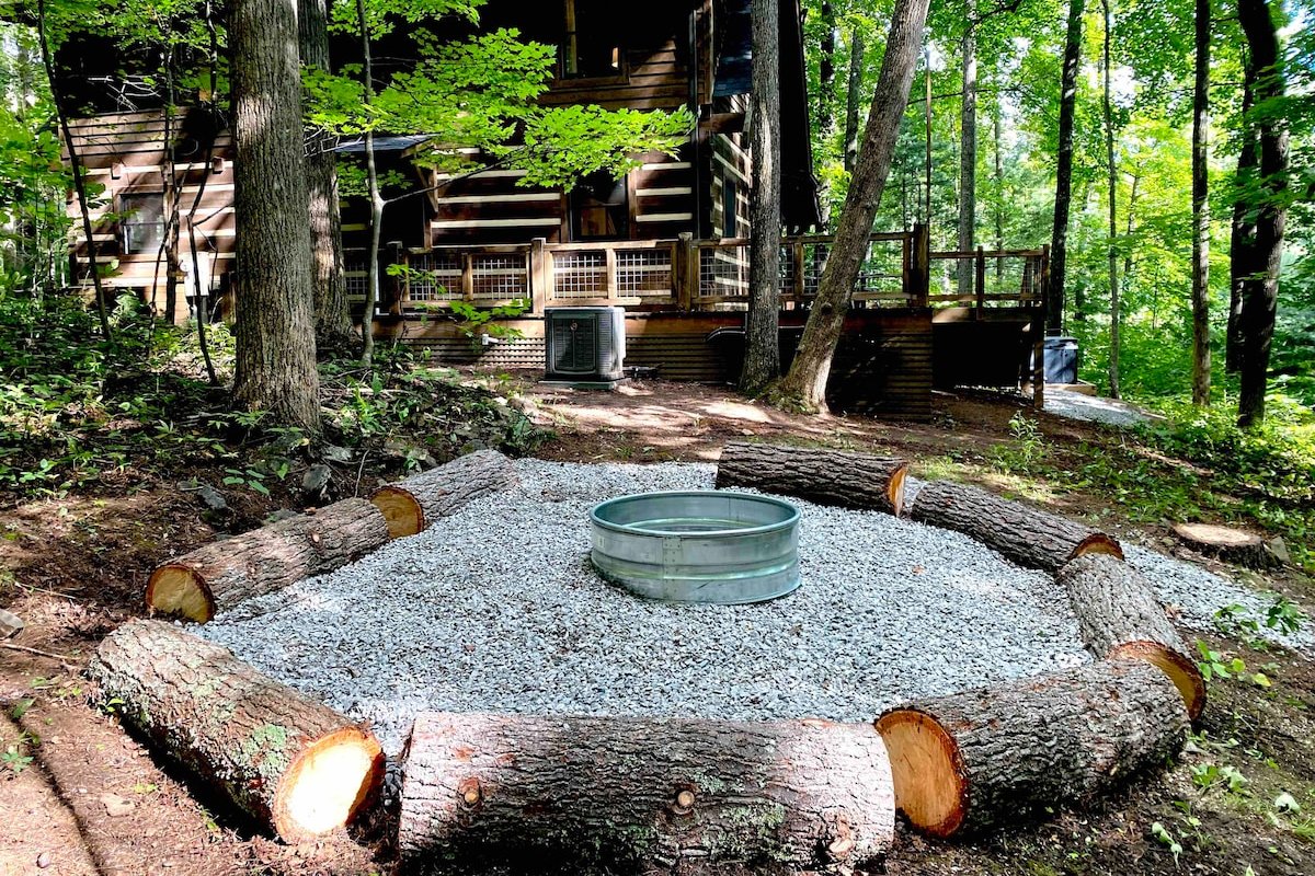 Luxury Log Cabin | Hot Tub*Kids*Pets*Hiking*Toys gallery image 4