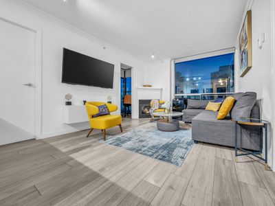 In the ❤ of Yaletown 2Bdrm/2Bath . Pool Sauna Gym