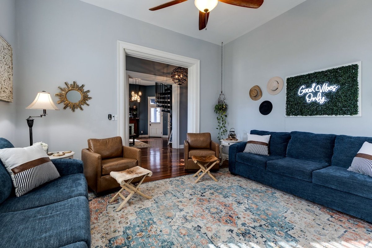 Music Row/Gulch/Vandy Walkable Home-Sleeps 12 gallery image 4