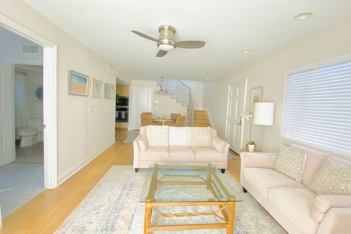 Steps to Beach, Canals & Marina! Comfy & Spacious gallery image 3