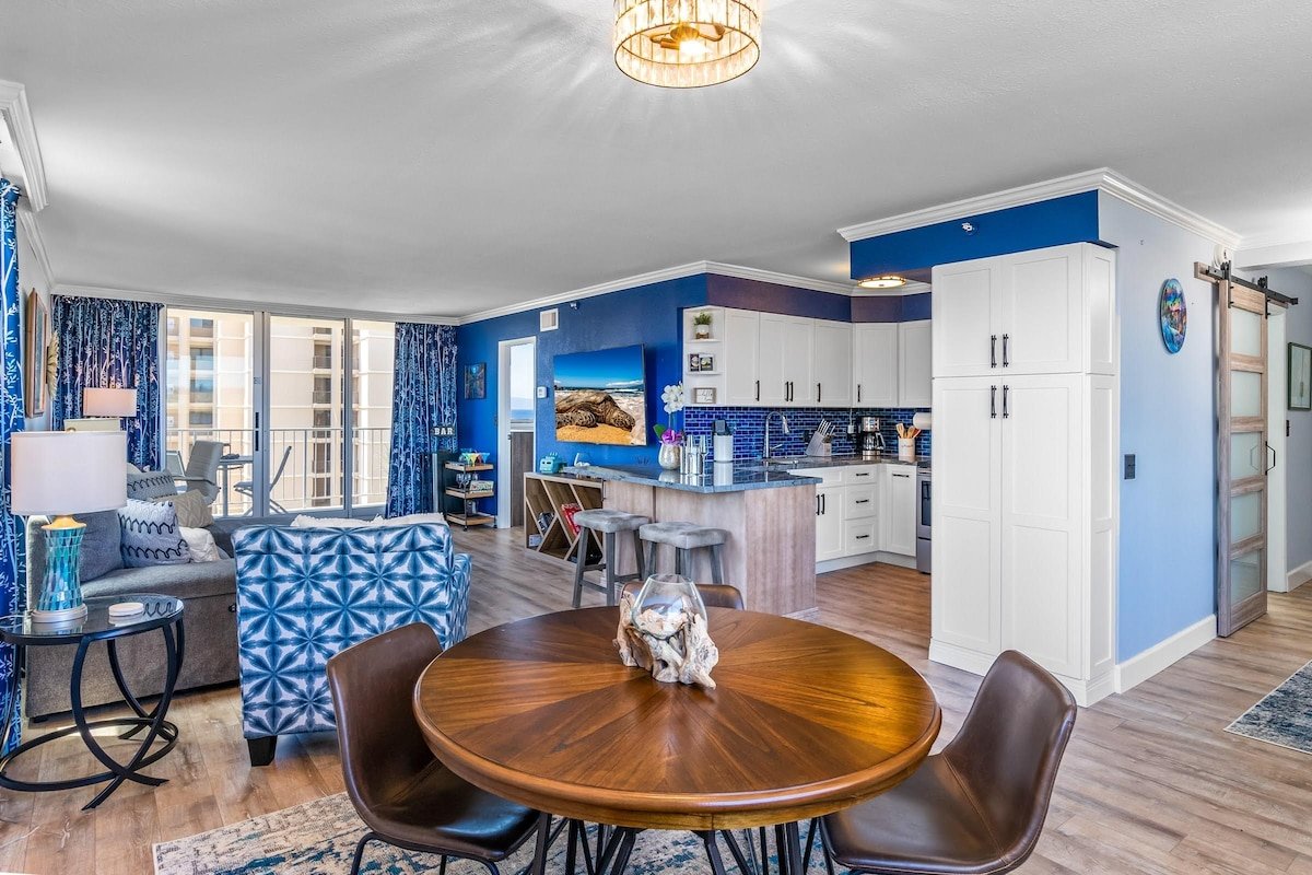 Spacious 4-BR Oceanfront 2Condos with Central AC gallery image 4