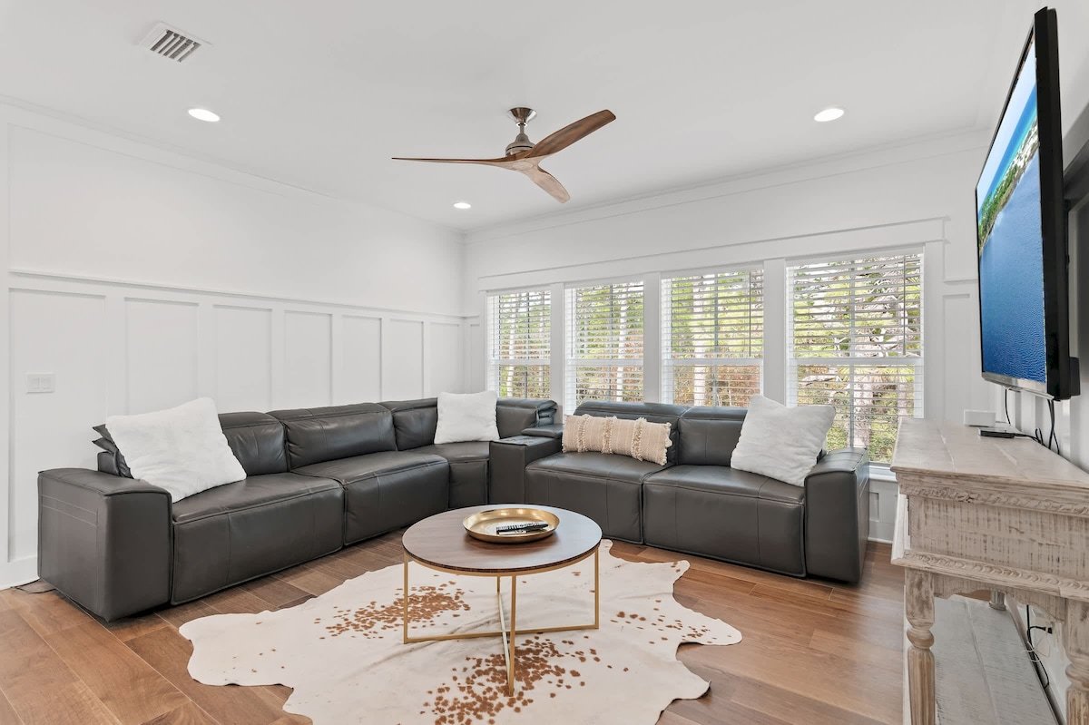 Caspian Blue Family Retreat | Golf Cart | Bikes gallery image 5