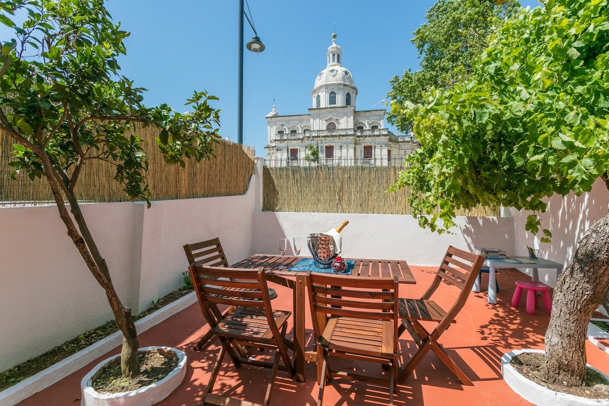 Belém Vintage Superb Private Terrace with amazing view to Igreja da Memória gallery image 2