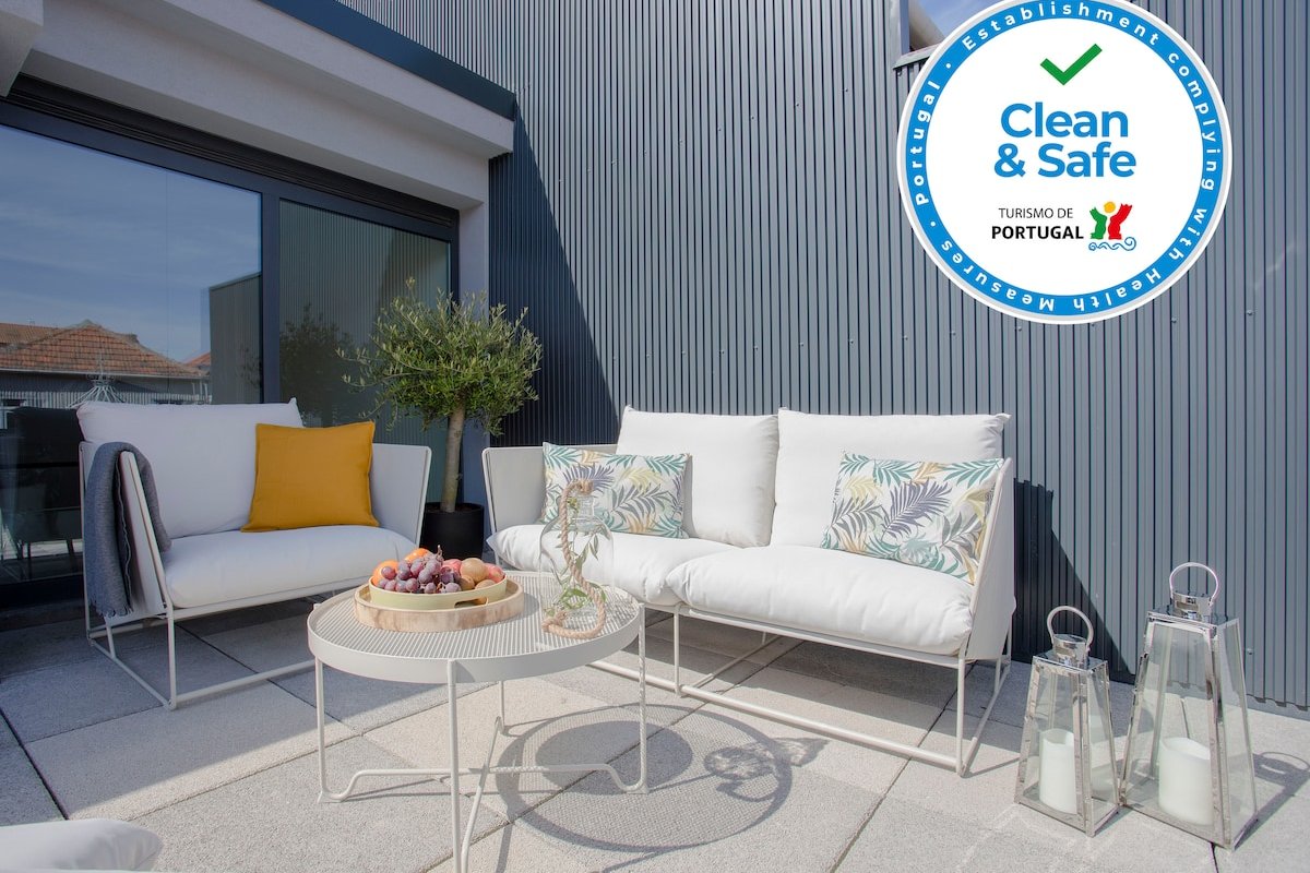 2 Fabulous apartments in a great location (12 pax) gallery image 2