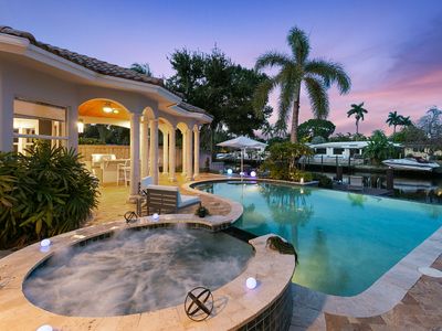 Exceptional 8 Adults4 Kids Waterfront/Pool/Hot Tub