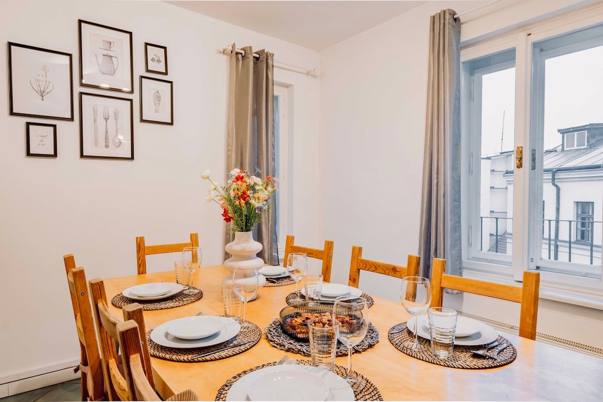 4BR + 2 BATH * 200sqm – 200m to Wenceslas Square gallery image 3