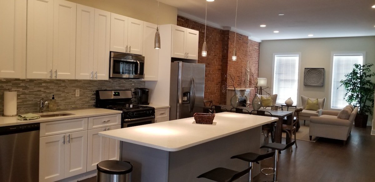 Elegant Town home, Newark / Ironbound gallery image 3