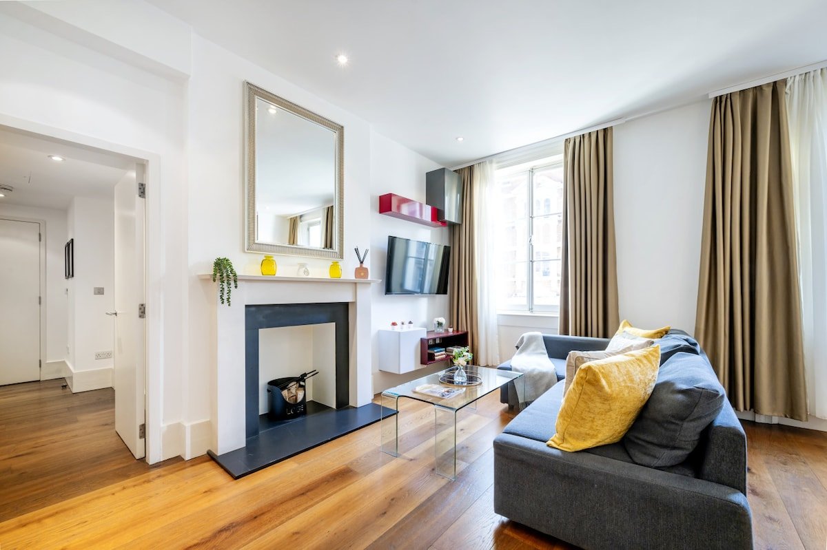 Mayfair’s Finest: Modern 2 bedroom apartment! gallery image 2