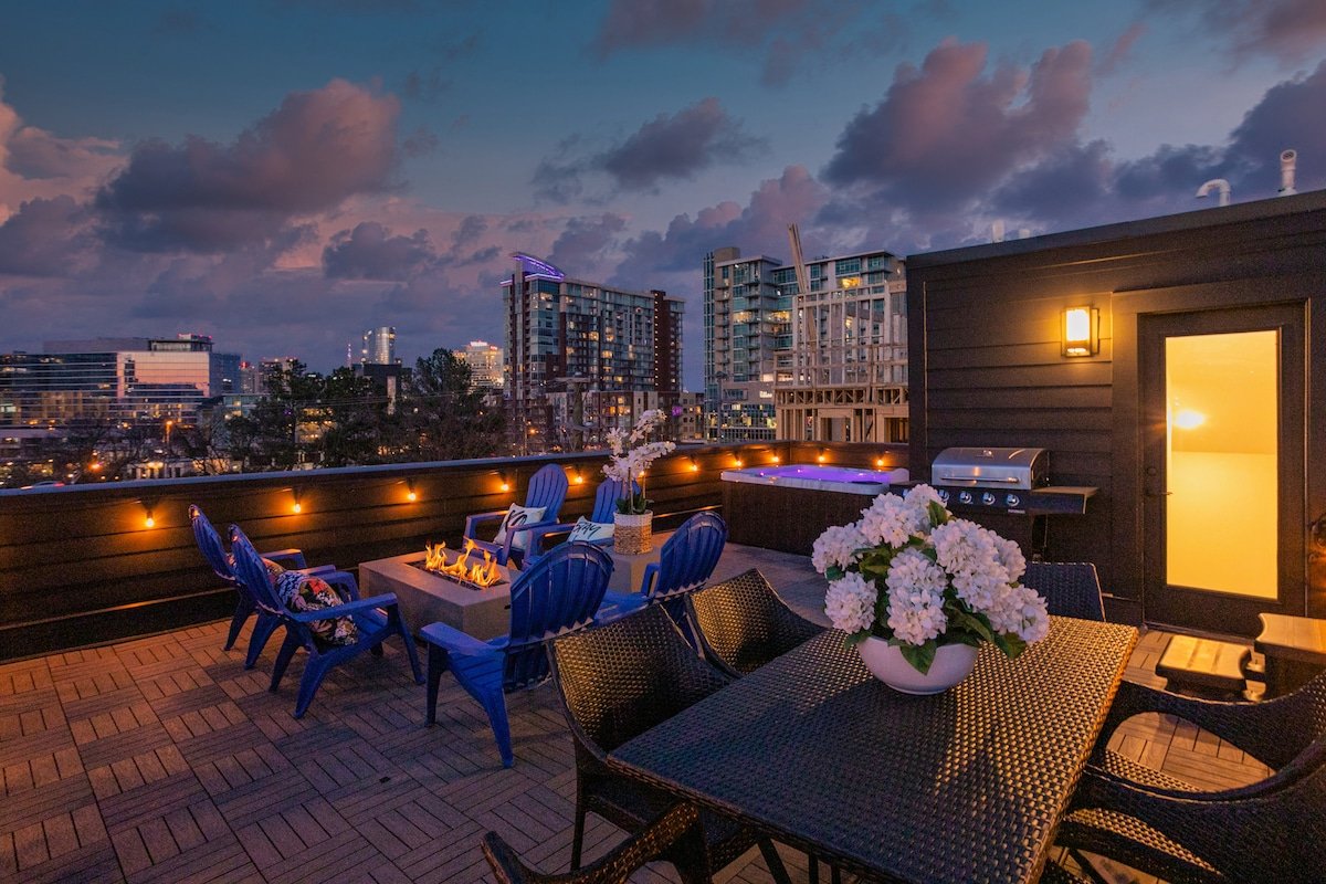 Gulch Walkable- Rooftop/Hot Tub! gallery image 4