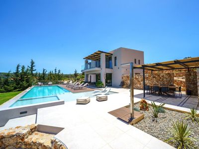 In Vivo Luxury villa, Sea View & 90m² Heated Pool