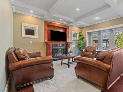 Luxurious Spacious Retreat 11min to Downtown