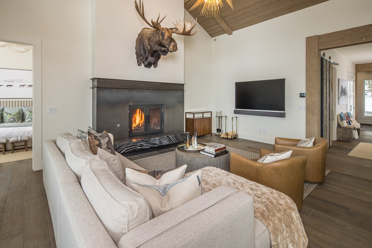 Luxury Townhome | Hot Tub & Mountain Views gallery image 2