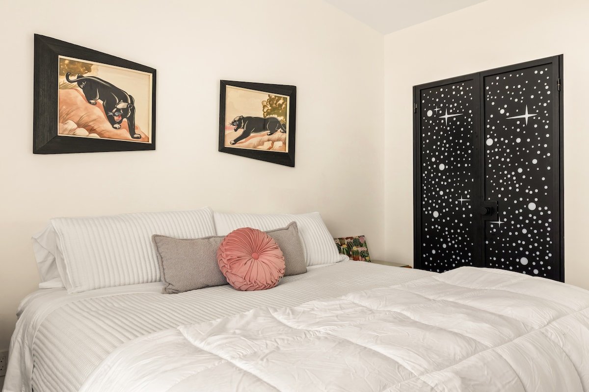 Stargaze Escape By The Cohost Company gallery image 5