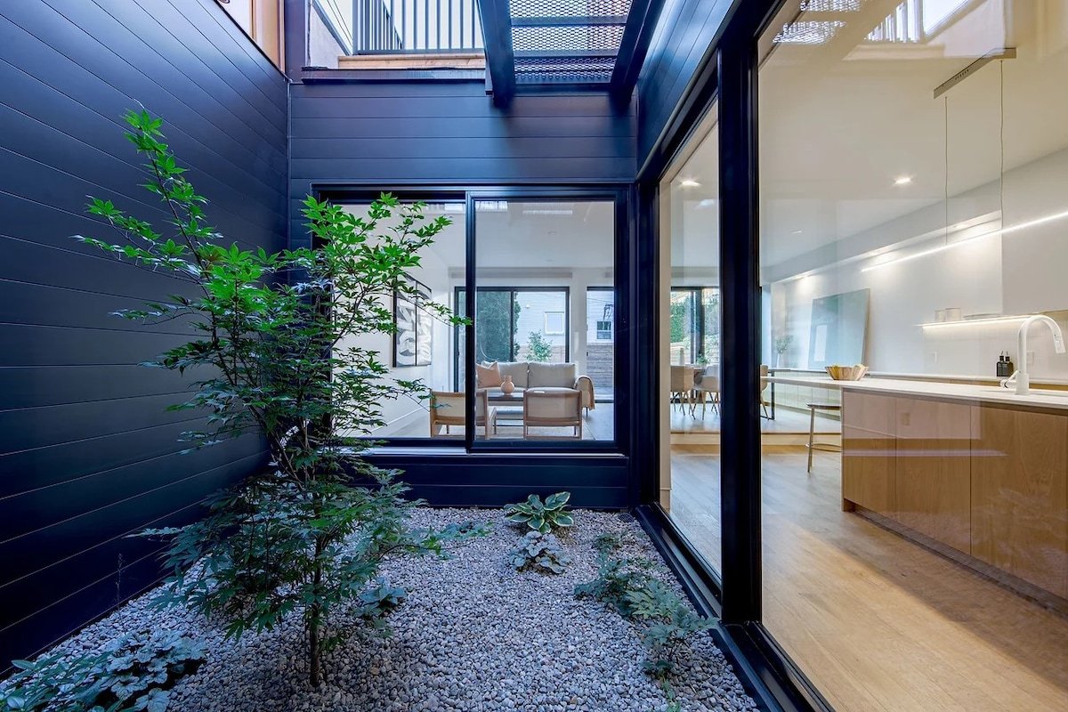 La Percée-3200sq luxuary 4BD and 3 bathrooms gallery image 2