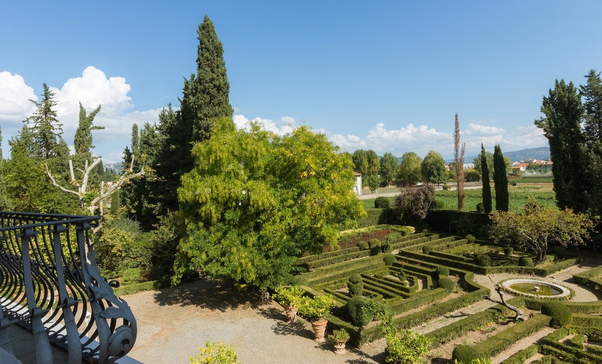 Unique, views on Maze Garden, shared pool, parking gallery image 2