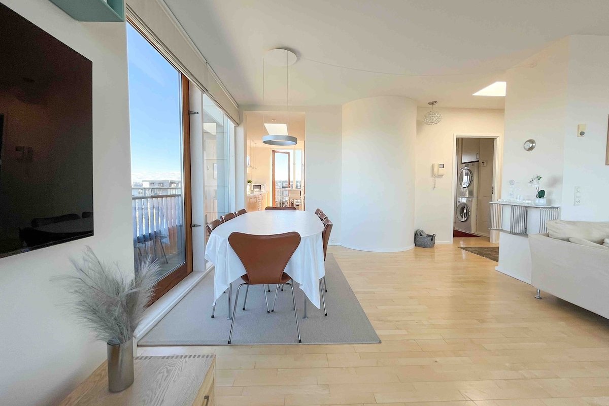 Lovely two bedroom flat with p@noramic views/ gallery image 3